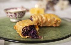 Rotkohlstrudel mit Cranberries, Maronen und Joghurt-Feta-Dip