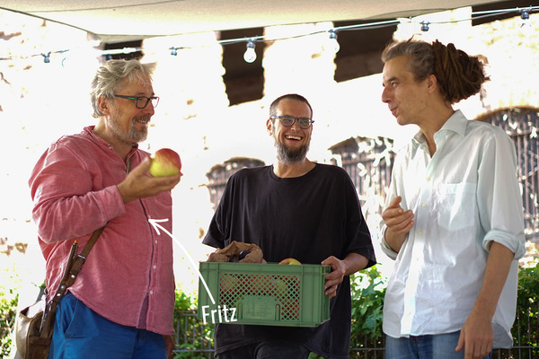Fritz, Dirk und Felix im Gespräch über regionale Obstlieferungen