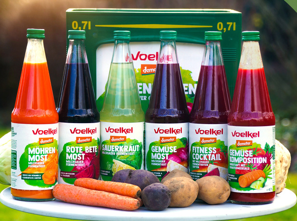 Flaschenreihe aus dem Fastenkasten von Voelkel