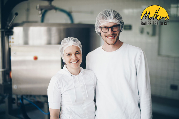 Linda Becker und Tilmann Dreysse von Bauer Freigeist in ihrer Molkerei