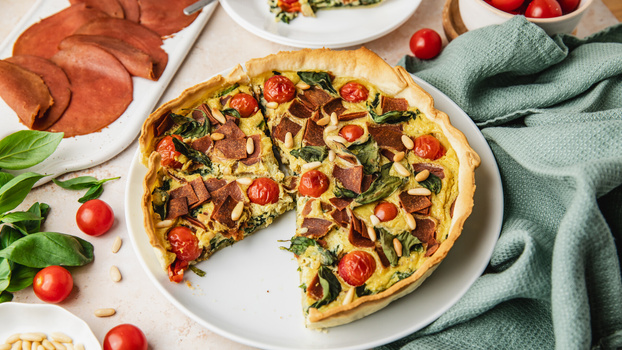 Rezeptbild für Vegane Quiche mit Bresaola & Spinat