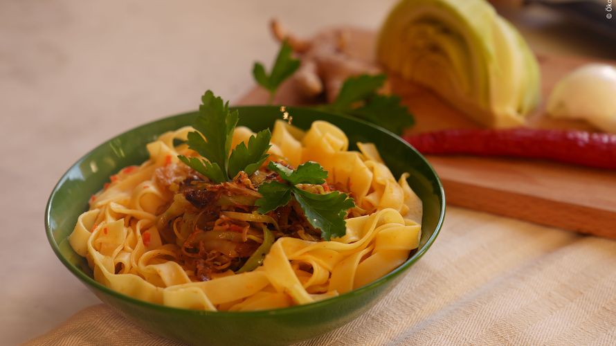 Rezeptbild für Tagliatelle mit pikantem Weißkohl