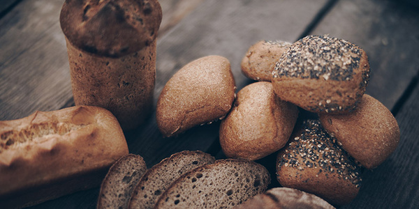 frisches Brot und Brötchen