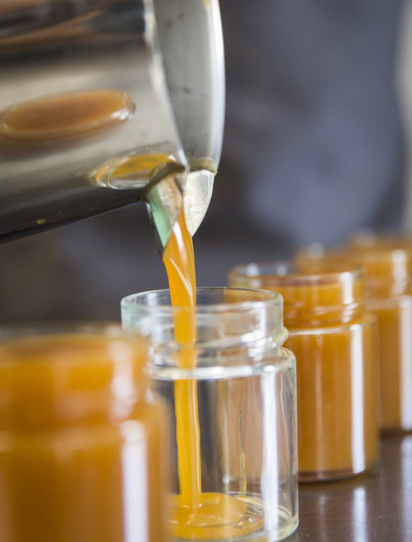 Rosenberg Fruchtaufstrich in der Abfüllung