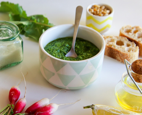Selbstgemachtes Pesto aus Radieschengrün