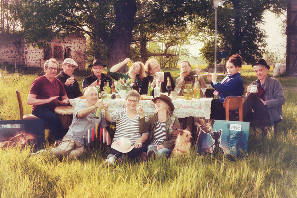 Wagen & Winnen Crew beim Picknick im Grünen - kunstvoll zusammenleben!