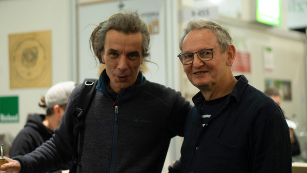 Felix vom Grünland und Gerd Wacha an seinem BIOFACH-Stand