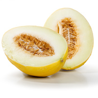 Zwei Hälften einer gelben Honigmelone, deren Kernbereich sichtbar ist.