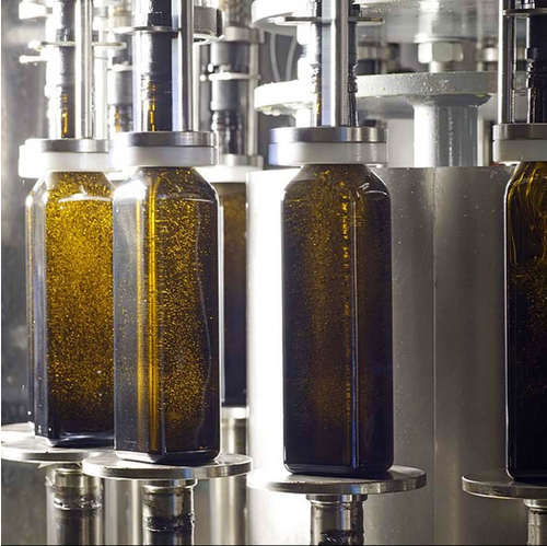 BioPlanete Abfüllen der Öle mit Maschine