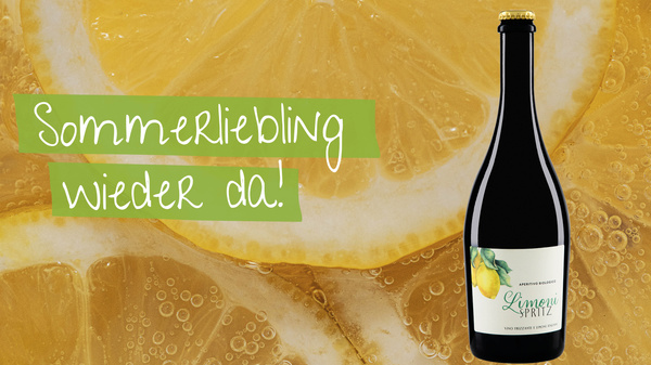 Flasche vor Zitronenscheibenhintergrund. Text: "Sommerliebling wieder da!"