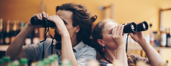 Auf der Suche nach neuen Kolleg*innen mit dem Fernglas