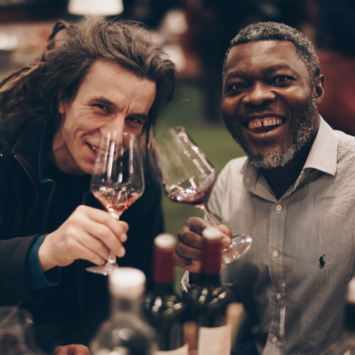 Felix und Charles von Riegel beim Zuprostenn