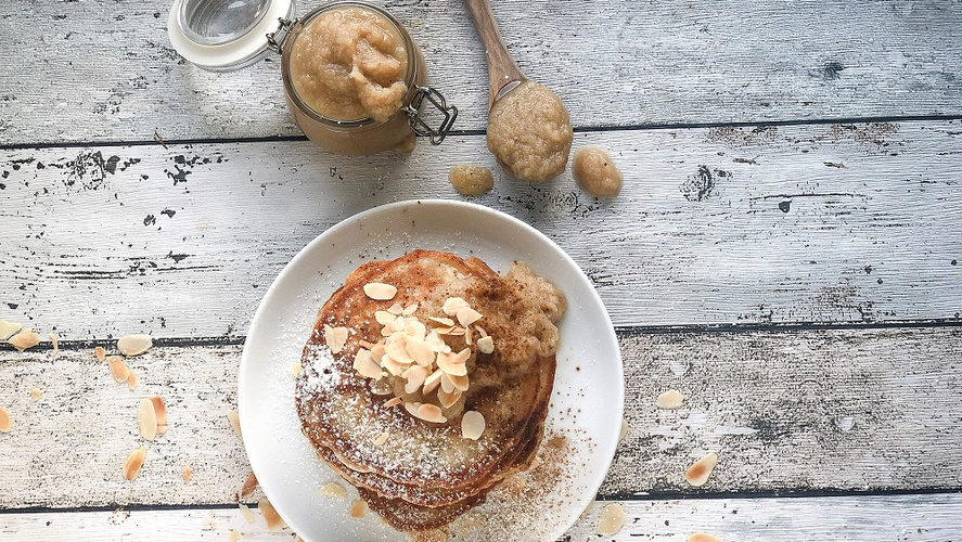 Rezeptbild für Bananen-Pancakes mit Birnenkompott
