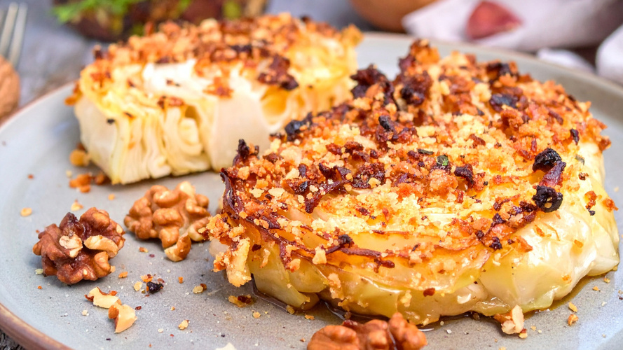 Rezeptbild für Kohl-Steak mit “Käse“-Nuss-Kruste