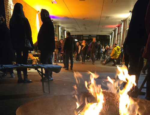 Salzwedeler Lichternacht bei Grünland mit Lagerfeuer