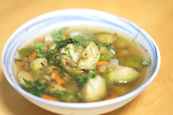 Wintertopf mit Rosenkohl & Linsen