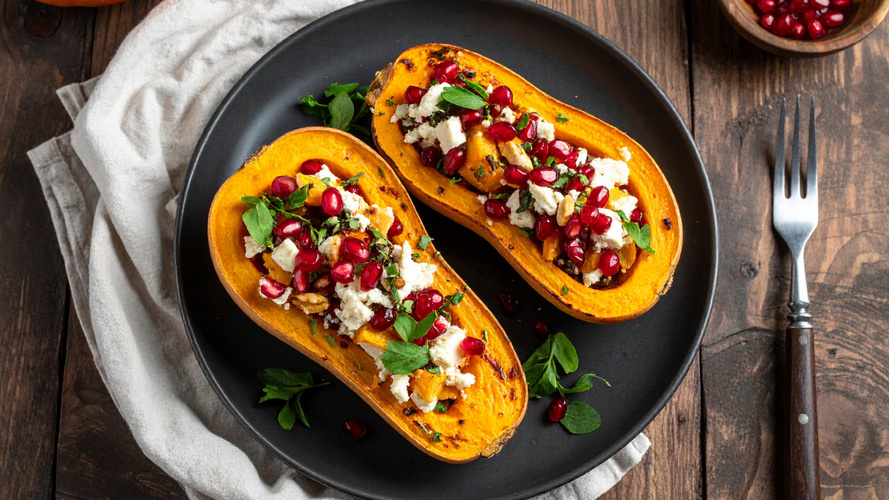 Rezeptbild für Gefüllter Butternut mit Ziegenkäse und Granatapfel