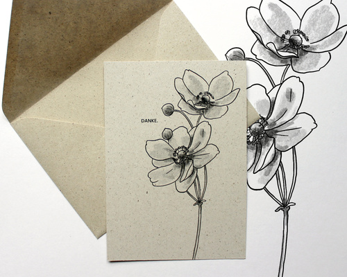 KI generiert: Eine Karte mit Blumenzeichnung und dem Text "DANKE." neben einem Umschlag.