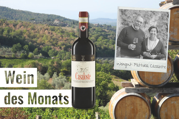 Das Bild zeigt eine Weinflasche der Marke Casaloste vor einer landschaftlichen Kulisse mit Weinbergen. Daneben ist ein Schwarzweißfoto eines Paares zu sehen, das offensichtlich mit dem Weingut Fattoria Casaloste in Verbindung steht, während im Hintergrund Weinfässer zu erkennen sind.