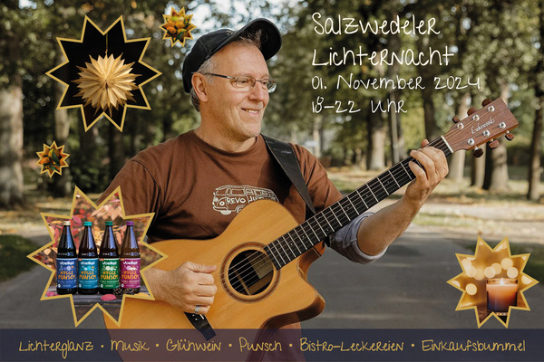 Das Bild bewirbt die Salzwedeler Lichternacht am 1. November 2024, bei der ein Gitarrist zu sehen ist. Es wird mit Highlights wie Lichterglanz, Musik und kulinarischen Genüssen geworben.