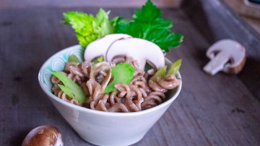 Rezeptbild für Pasta mit Champignon-Stangensellerie-Soße