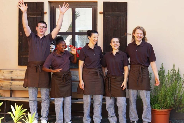 Grünland Bio Lieferant Meister Küfner Nussecken Team