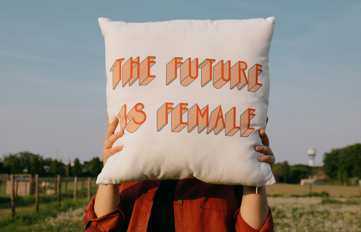 Kissen mit Aufschrift: The future is female