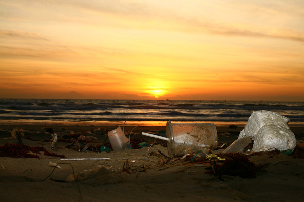 Plastikmüll am Strand
