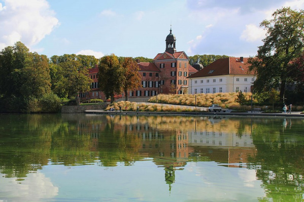 Grünland Rosenrot Betriebssitz Eutin