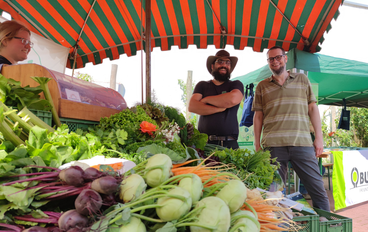 Marktstand mit Gemüse von Aram Quis auf Grünland Sommerfest