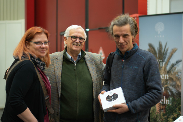 Karen und Felix vom Grünland mit Georg Huber von Narafood - Bio-Datteln