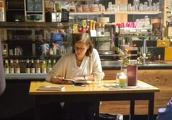 Autorin Tanja Busse bei der Buchlesung im Grünland Bioladen