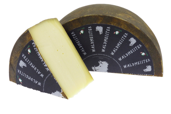 Halber und Viertel Käselaib vom Waldmeister-Käse Vallee Verte