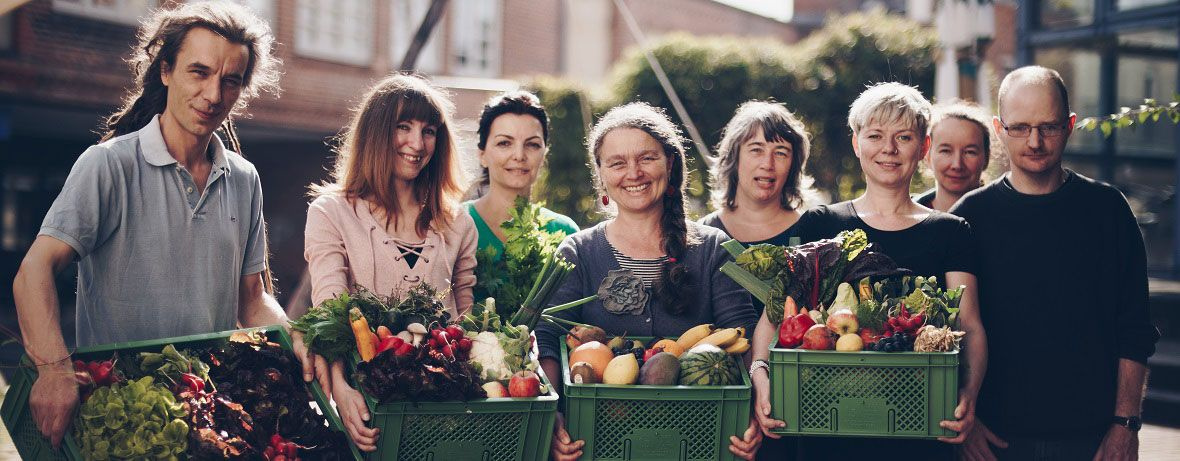 Grünland Bioladen und Lieferdienst Team mit Biokisten