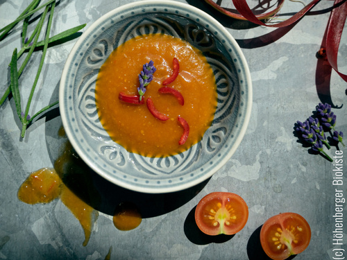 Chutney in Keramikschälchen angerichtet