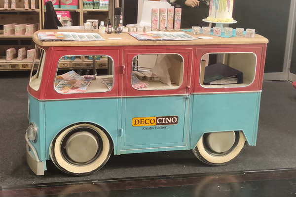 Verkaufstresen als Bulli auf der BIOFACH-Messe