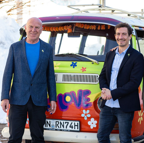 Joseph und Leonhard Wilhelm von Rapunzel vorm Bulli