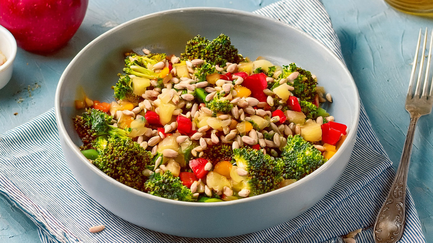 Rezeptbild für Brokkoli-Paprika-Apfel-Salat